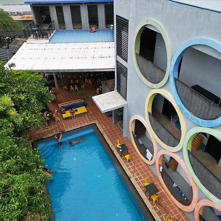 White Rabbit Hostel Σιέμ Ρέαπ Εξωτερικό φωτογραφία