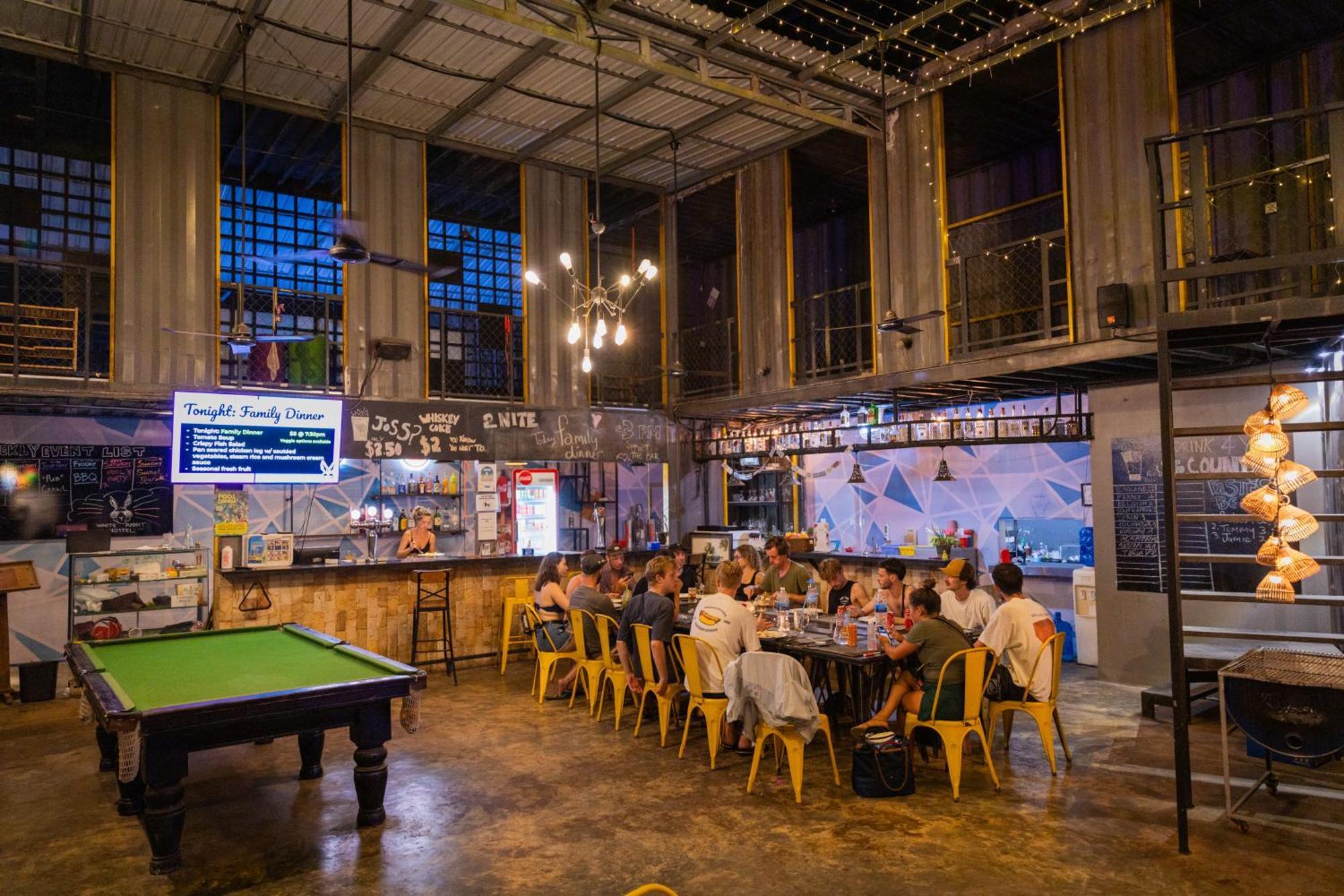 White Rabbit Hostel Σιέμ Ρέαπ Εξωτερικό φωτογραφία