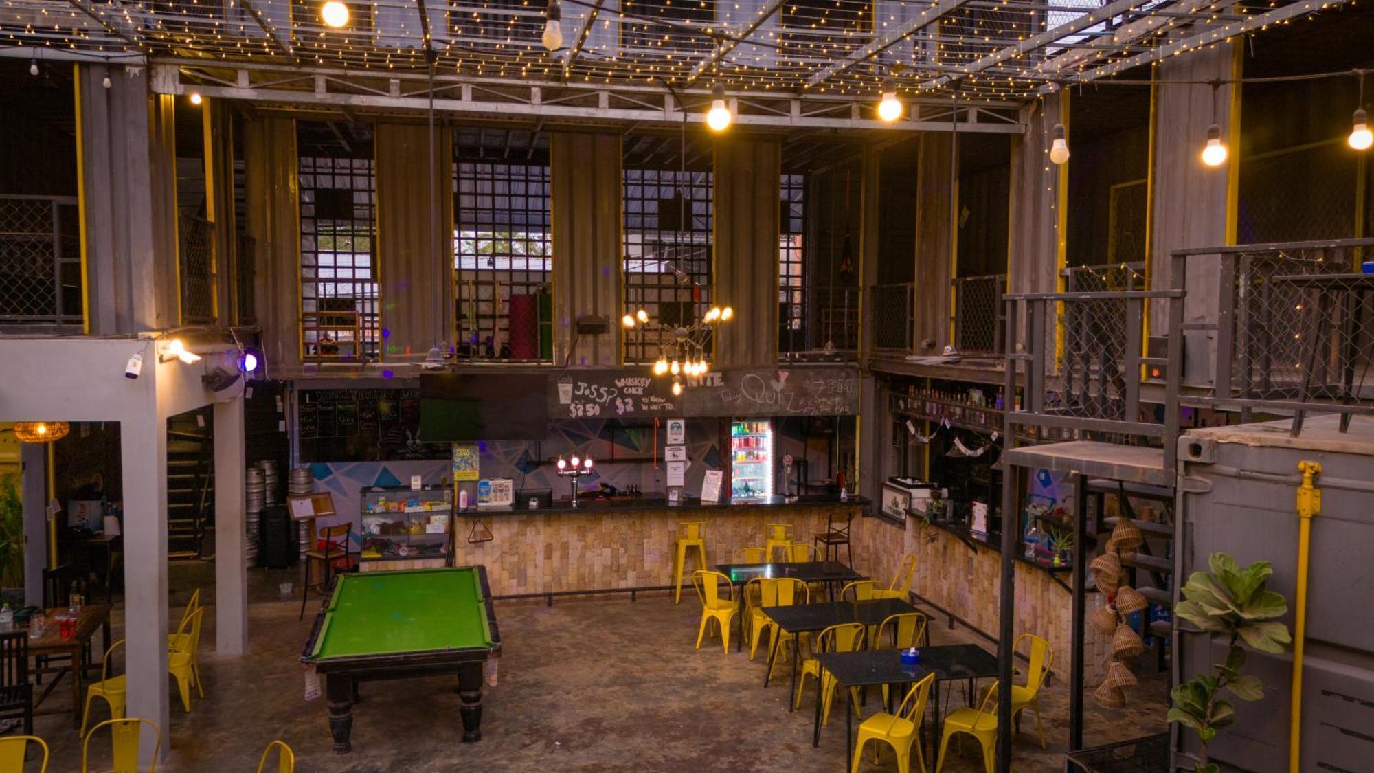 White Rabbit Hostel Σιέμ Ρέαπ Εξωτερικό φωτογραφία