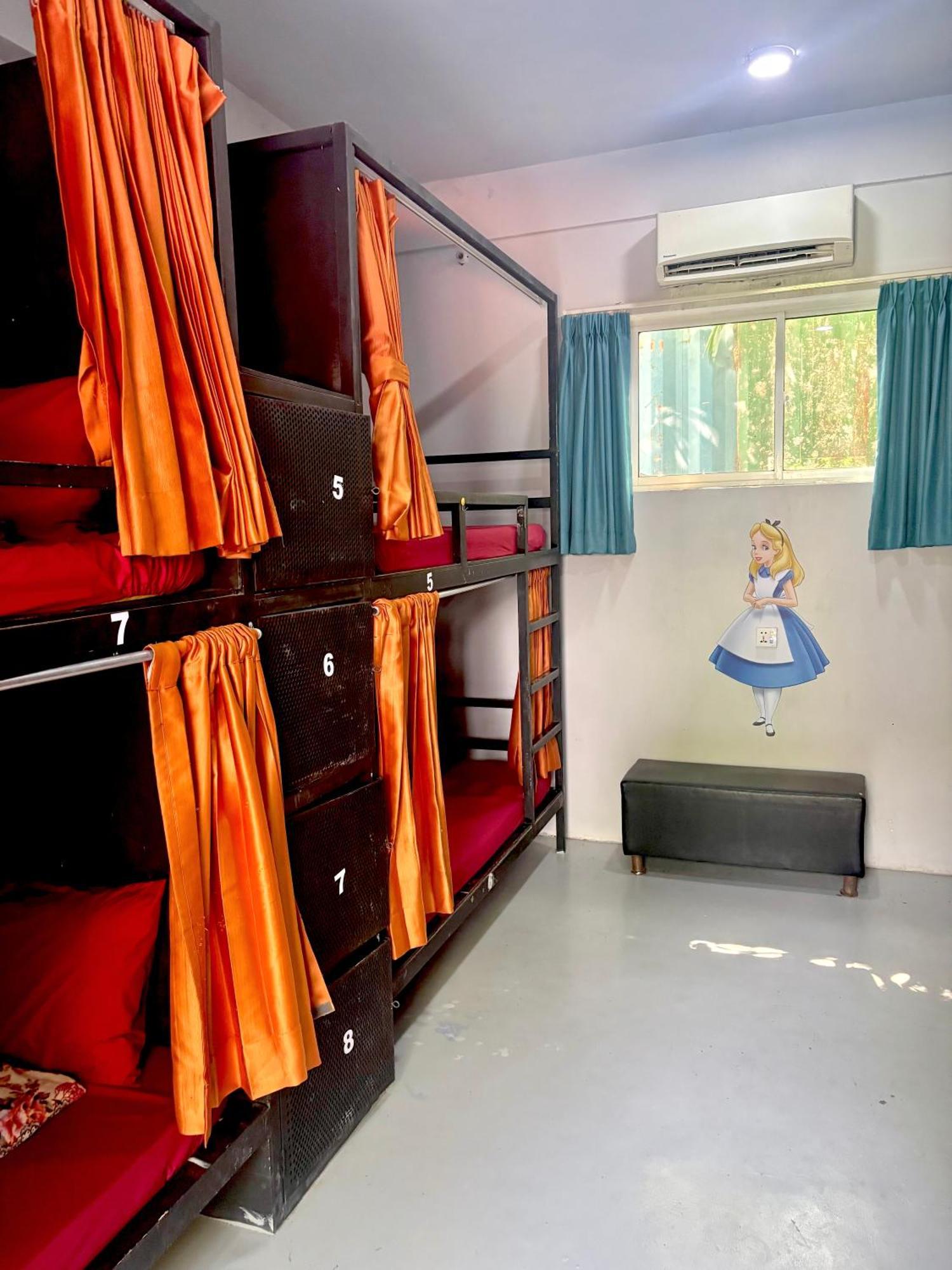 White Rabbit Hostel Σιέμ Ρέαπ Εξωτερικό φωτογραφία